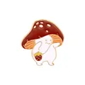 Broche en émail champignon mignon avec chapeau rouge à pois et petit sac fraise - Homme Champignon avec Sac Fraise (C2592-3)