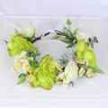 Couronne de fleurs avec roses blanches et marguerites sur base de brindilles - Style Frais Vert Blanc (W1174)