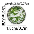 Dettaglio del cabochon in vetro da 18mm con motivo floreale a margherita e base in argento - Floreale Margherita (C2465)
