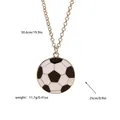Détail d'un collier de sport avec pendentif football et mesures de la chaîne 50,6cm - Style Football