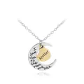 Detail van zilveren maan met gravure en gouden hartje met tekst brother op ketting - Broer Stijl (A1126-Brother)