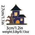 Détail du pin's émaillé maison hantée d'Halloween avec dimensions 3cm par 2,7cm - Style Maison Hantée Violette (C2631-2)