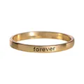 Minimalistischer vergoldeter Ring mit 'Forever' Gravur und gedrehtem Design - Forever (R1262) / Gold