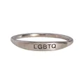 Minimalistischer silberner Kupferring mit schwarzer LGBTQ-Gravur in schlankem, flachem Design - LGBTQ (R1262) / Silber