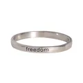 Polierter Silberring mit Freedom Gravur und verdrehter Textur für minimalistischen Stil - Freedom (R1262) / Silber
