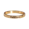 Minimalistischer vergoldeter Kupferring mit Freedom-Gravur und Politurfinish - Freedom (R1262) / Gold