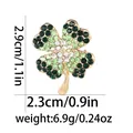 Dimensiones detalladas del broche de trébol con strass verdes, altura 2,9cm y anchura 2,3cm - Forma de Trébol de Cuatro Hojas (C2721-4)