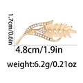 Detalle de broche de espiga con pedrería, tamaño 4,8cm por 1,7cm y peso de 6,2g - Forma de Espiga de Trigo (C2721-3)