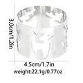 Detalle de servilletero plateado con diseño de reno calado y dimensiones del producto - Estilo de Reno de Plata 2 (Z1338-SI)