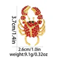 Detailansicht der Brosche Krabbe mit roten Strasssteinen Maße 3,7cm Höhe und 2,6cm Breite - Gold Krabbe Stil (C2731-1-GO)