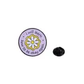 Paarse emaille pin met madeliefje en motiverende tekst i will learn how to be okay - Paarse Daisy (C2757-2)