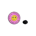 Roze en gele emaille speld met een smiley en With All Disrespect tekst - Roze Geel Smiley (C2757-3)