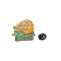 Pin's émaillé tranche d'orange cartoon avec short à pois verts et texte orange - Forme d'Orange