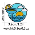 Detalle de las dimensiones del pin de esmalte de playa con diseño de atardecer - Estilo Paisaje Playa Sombrilla Bebida Fría (C2819-4)