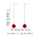 Dimensioni dettagliate degli orecchini a catena dorata con perle rosse, lunghezza e peso - Stile Perla Rossa Catena Sottile Oro (F1570-5)