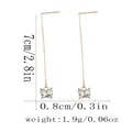 Dettaglio di orecchini a catena dorati con strass ovali trasparenti e dimensioni - Stile Strass Doppio Ovale Oro (F1570-10)