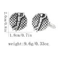 Vue détaillée des boutons de manchette de golf en argent avec golfeur sur métal - Style Golfeur Rond Argent Antique (P1114)