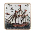 Aimant de frigo carré en métal doré avec une illustration de voilier vintage marin - Voilier nautique