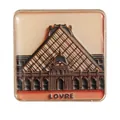 Aimant souvenir carré doré avec pyramide du Louvre et finition en résine 3D - Paris Louvre