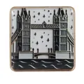 Aimant de souvenir carré doré avec illustration de London Tower Bridge sur fond blanc - London Tower Bridge