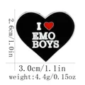 Spilla in smalto a cuore nero con testo I Heart Emo Boys e dimensioni 3,0x2,6cm - Stile Lettere a Cuore (C3005)