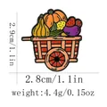 Broche de chariot de citrouille de récolte en émail coloré pour décor de vêtement - Chariot de Citrouilles (C2993-6)