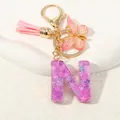Portachiavi lettera N viola con paillettes, nappa rosa e ciondolo a farfalla dorato - Alfabeto N (D1414-N)