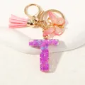 Portachiavi lettera T in resina viola con farfalla rosa e paillettes lucide - Alfabeto T (D1414-T)