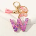 Portachiavi con lettera W viola glitterata, farfalla rosa e nappa in pelle - Alfabeto W (D1414-W)