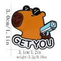 Cartoon Capybara emaille speld met zonnebril en Get You tekst voor rugzakken - Get You Stijl (C3069-3)