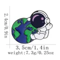 Detaillierte Größenangabe für Astronauten-Emaille-Pin mit Maßen von 3.5cm Breite - Astronaut umarmt die Erde (C3075-2)