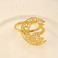 Goldener hohler Serviettenring mit Mond und Stern auf weißem Teller Tischdeko - Goldener Stil (Z1190-6) / Gold