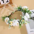 Böhmischer Blumenkranz mit weißen Rosen, Kamille und Eukalyptus für Hochzeiten - Reinweißer Pastoraler Rosenstil (W1213-2)