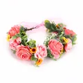 Böhmischer Blumenkranz mit rosa Stoffrosen, Gänseblümchen und eleganten Netzschleifen - Rosa Stil (W1218)
