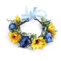 Handgefertigter Blumenkranz mit gelben Sonnenblumen, blauen Rosen und blauem Seidenband - Gelb Blau Sonnenblumenmix (W1237)