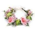 Rosa Rosenkranz Stirnband mit grünen Blättern und verstellbarem weißem Schleifenband - Rosa Rose und Gänseblümchen Stil (W1223)