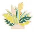 Botanische emaille broche met groene bladeren en gele bloemen op witte achtergrond - Botanisch Thema