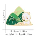 Pin de esmalte de panda y zongzi, variante con medidas de 3,3x2,4 cm incluidas - Estilo Panda Comiendo Zongzi (C3155-4)