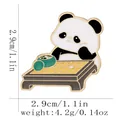 Pin de panda esmaltado jugando al Go con dimensiones 2,9cm y peso de 4,2g - Estilo Panda Juego de Go (C3206-1)