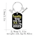 Abschluss-Schlüsselanhänger 2025 mit schwarzem Dog Tag und silbernen Anhängern - Schlüsselanhänger-Stil (D1440)