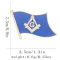 Broche drapeau franc-maçon émail bleu avec boussole dorée et dimensions notées - Style de Drapeau Bleu (C3249-1)