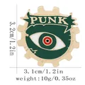 Badge punk en émail avec œil du démon et lettrage PUNK mesurant 3,2cm sur 3,1cm - C3291
