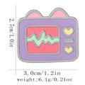Spilla TV retrò a fumetti con orecchie di gatto e illustrazione di onda cardiaca - Monitor ECG Orecchio di Gatto (C3284-1)