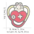 Spilla in smalto a forma di cuore con coniglio infermiere e croce medica rosa - Stetoscopio Coniglio Cuore (C3284-4)