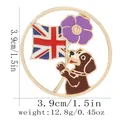 Zinklegering teckel emaille speld met Union Jack en paarse bloem in goudkleur - Teckel Met Vlag Ronde Lijst (C3369-2)