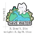 Pin's émaillé chat blanc sur terre avec strass et texte écologique Save Water - Chat Économie d'Eau