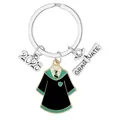 Dettaglio portachiavi laurea 2026 con ciondolo toga verde e pergamena del diploma - Stile Toga Scuola di Magia Nero Verde (D1444-12)