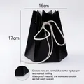 Sac cadeau floral origami noir imperméable avec poignées en corde et dimensions détaillées - 17x18cm / Noir