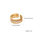 Detailansicht eines vergoldeten Edelstahlrings mit weißen Emaille-Herzen - Goldring Mit Weißem Herz(JR853-GW)