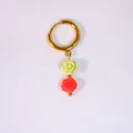 Pendientes de aro dorados con colgantes de rosas de resina en color amarillo y rojo vivo - Estilo de Doble Rosa Roja y Verde (23)